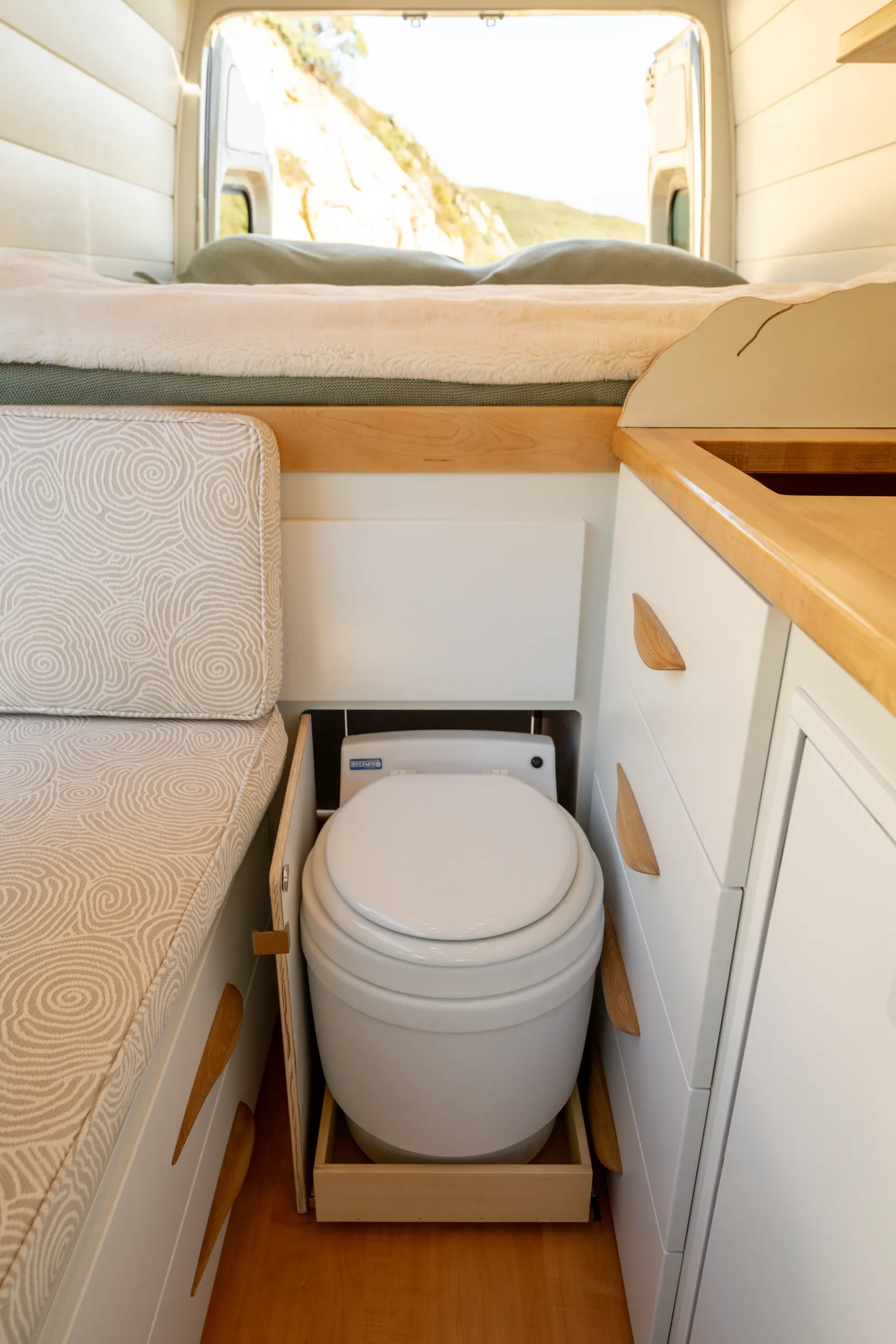 Dry flush toilet on a pull-out slider