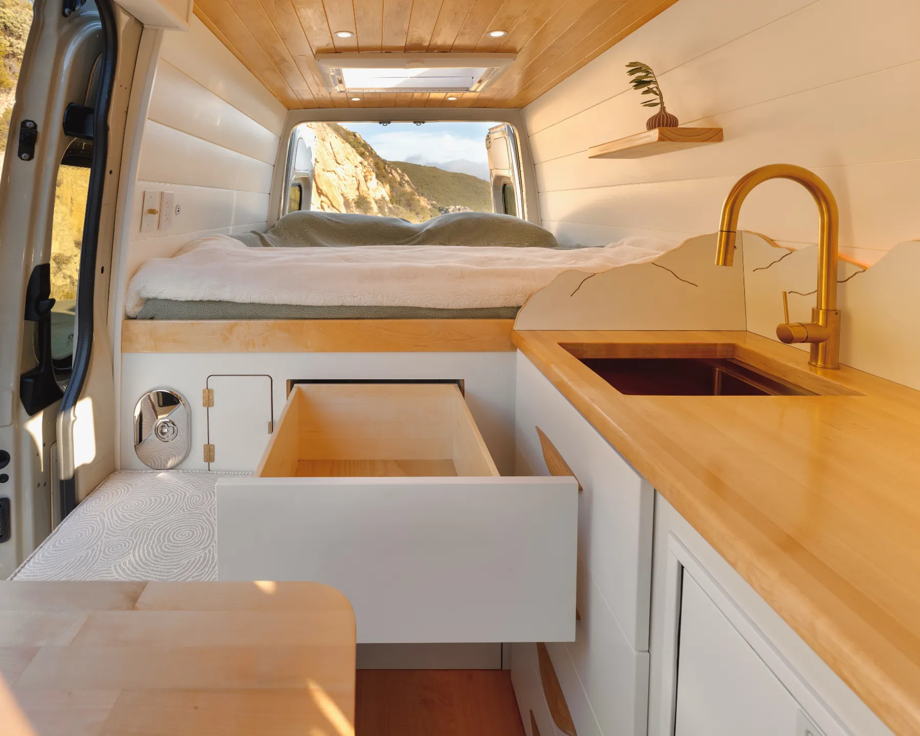 Kitchen, bench and bed from the side door