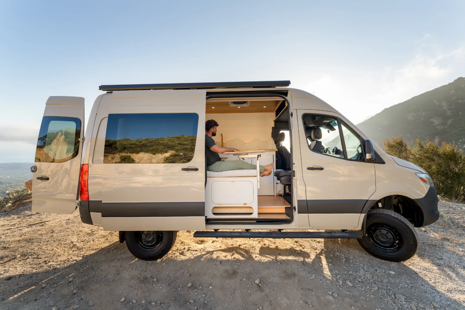 Side profile with the door open